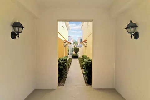 Entry Way - 77 Laurel Oaks Cir, Tequesta, FL 33469 photo 2 of 2