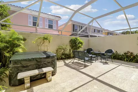 Exterior - 77 Laurel Oaks Cir, Tequesta, FL 33469 photo 4 of 6
