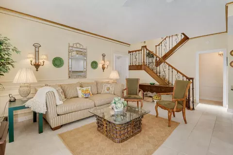 Living - 77 Laurel Oaks Cir, Tequesta, FL 33469 photo 2 of 3