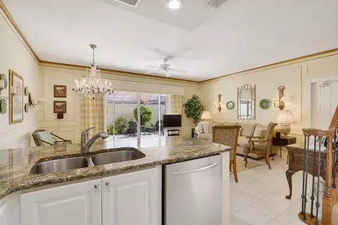 Kitchen - 77 Laurel Oaks Cir, Tequesta, FL 33469 photo 4 of 6