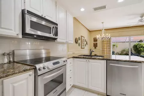 Kitchen - 77 Laurel Oaks Cir, Tequesta, FL 33469 photo 6 of 6