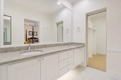 Bath - 77 Laurel Oaks Cir, Tequesta, FL 33469 photo 2 of 5