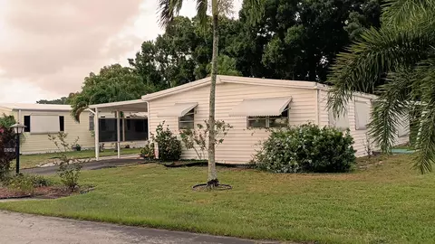 8245 E Club Rd, Boca Raton, FL 33433