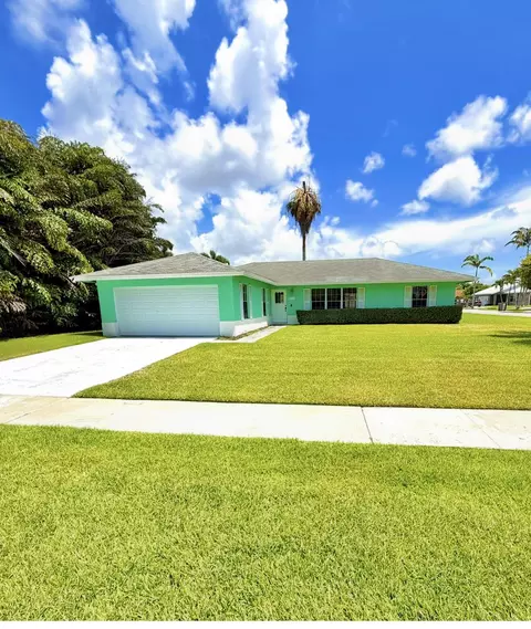 2716 Starwood Cir, West Palm Beach, FL 33406