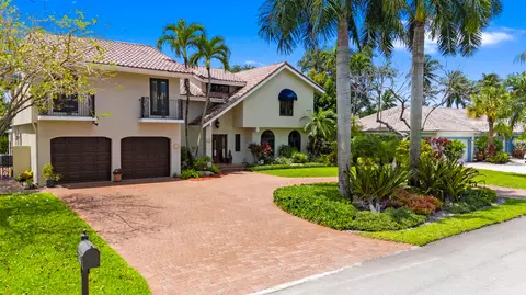 8540 N Lake Dasha Dr, Plantation, FL 33324