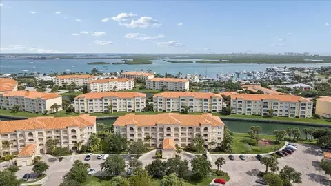 19 W Harbour Isle Dr W #202, Fort Pierce, FL 34949
