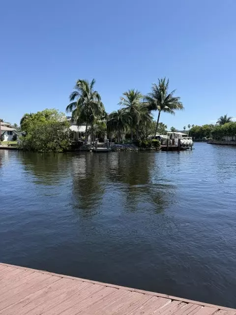 2108 NE 22nd St, Wilton Manors, FL 33305