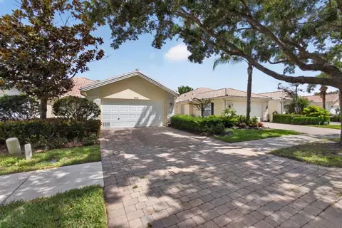 8522 SE Retreat Dr, Hobe Sound, FL 33455