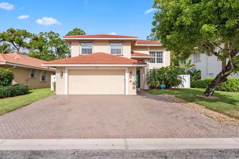 126 Hidden Hollow Dr, Palm Beach Gardens, FL 33418