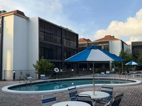 4040 N Hills Dr #35, Hollywood, FL 33021