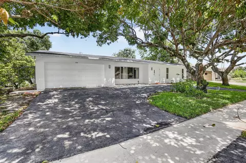 1761 NW 107th Ave, Pembroke Pines, FL 33026