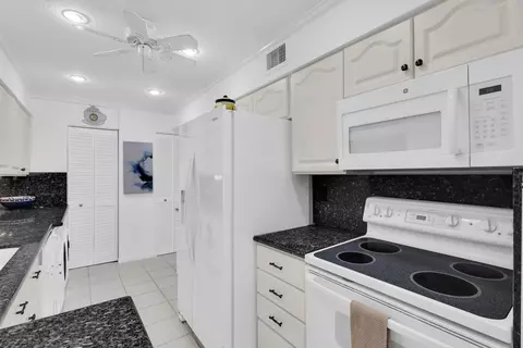 Kitchen - 802 Summerwinds Ln, Jupiter, FL 33458 photo 2 of 2