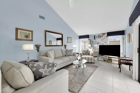 Living - 802 Summerwinds Ln, Jupiter, FL 33458 photo 1 of 4