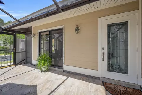 Exterior - 802 Summerwinds Ln, Jupiter, FL 33458 photo 3 of 8