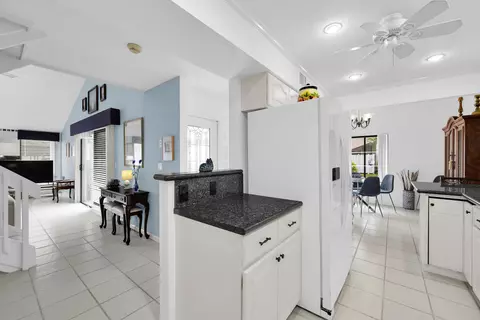 Entry Way - 802 Summerwinds Ln, Jupiter, FL 33458 photo 2 of 3