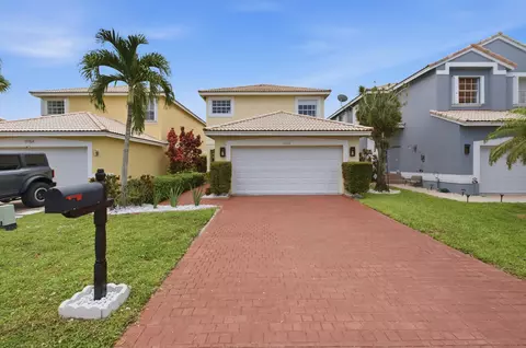 9768 NW 1st Mnr, Coral Springs, FL 33071