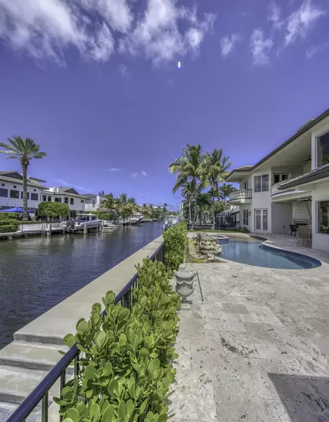945 Cypress Dr, Delray Beach, FL 33483