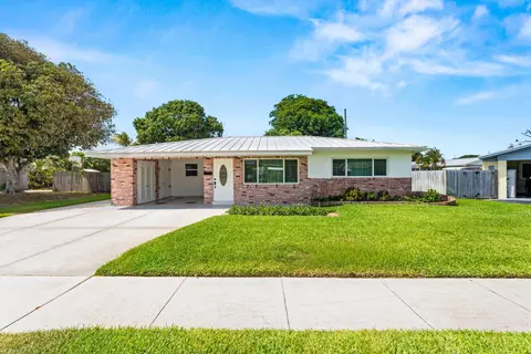 245 Greenbriar Dr, Lake Park, FL 33403