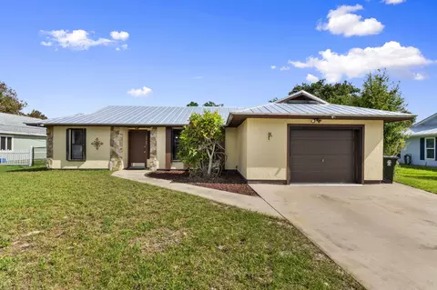 2549 SE Alfonso Ave, Port Saint Lucie, FL 34952