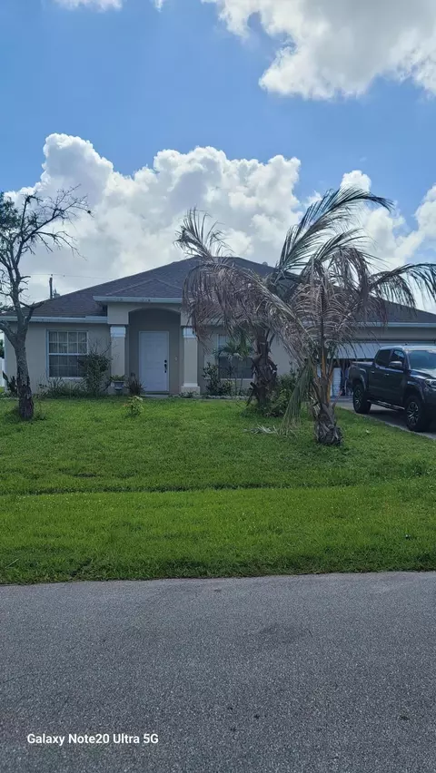 1386 SE Proctor Ln, Port Saint Lucie, FL 34983