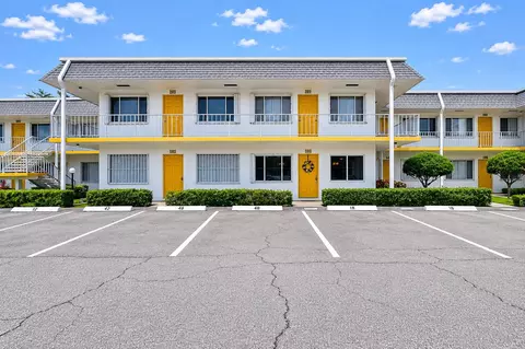 3240 Lake Osborne Dr #104, Lake Worth Beach, FL 33461