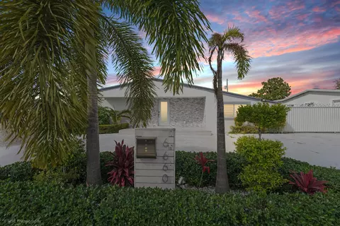 6660 W 13th Ave, Hialeah, FL 33012