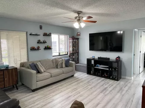 536 Shady Pine Way #A2, Greenacres, FL 33415
