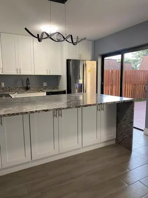 Kitchen - 719 7th Ln, Greenacres, FL 33463 photo 6 of 9