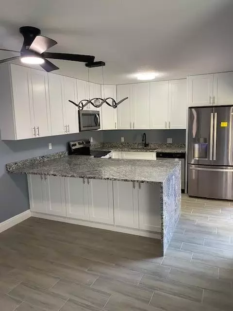 Kitchen - 719 7th Ln, Greenacres, FL 33463 photo 4 of 9