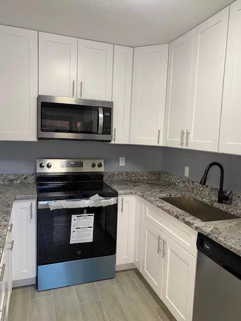 Kitchen - 719 7th Ln, Greenacres, FL 33463 photo 5 of 9