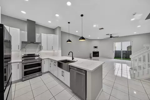 835 NE 17th Way, Fort Lauderdale, FL 33304