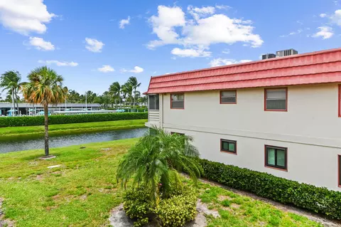 38 Saxony, Delray Beach, FL 33446