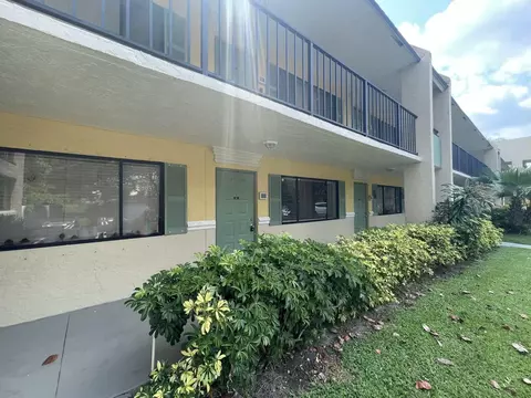 1811 Meadows Cir W, Boynton Beach, FL 33436
