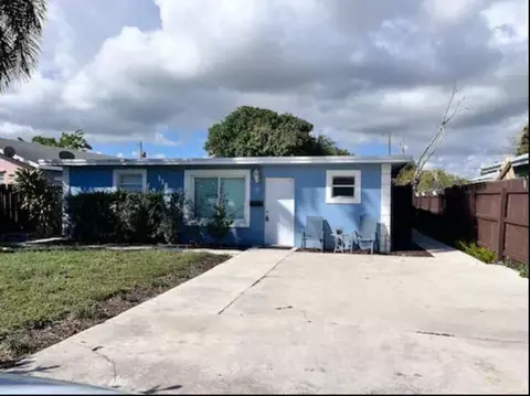 118 SW 12th Ave, Delray Beach, FL 33444