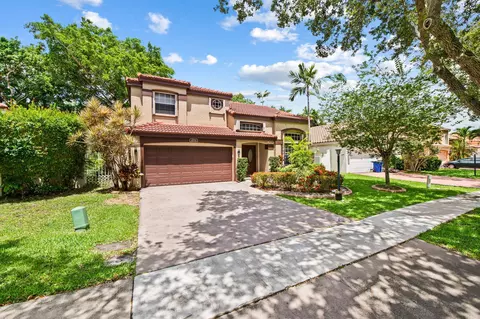 2712 Cayenne Ave, Hollywood, FL 33026