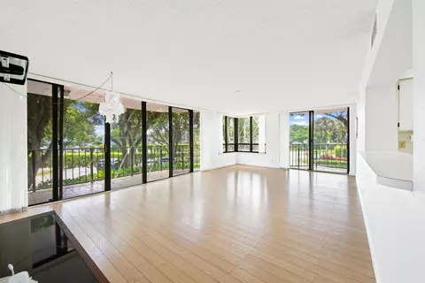 799 Jeffery St #201, Boca Raton, FL 33487