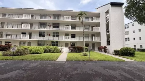 24 Abbey Ln #107, Delray Beach, FL 33446