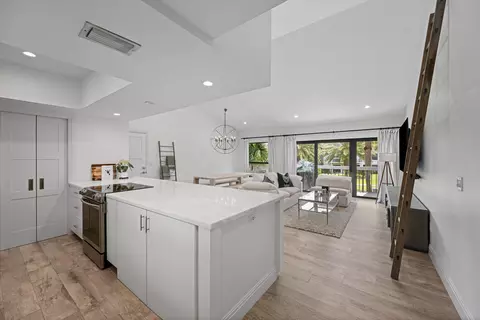 11863 Wimbledon Cir #532, Wellington, FL 33414