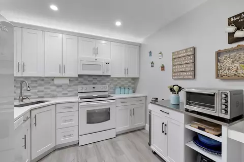 3392 NW 47th Ave, Coconut Creek, FL 33063