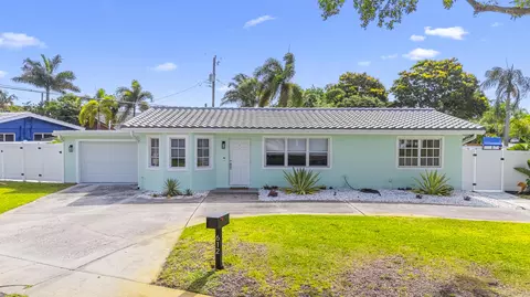 612 SE 10th Ave, Deerfield Beach, FL 33441
