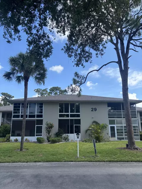29 Lake Vista Trl #104, Port Saint Lucie, FL 34952