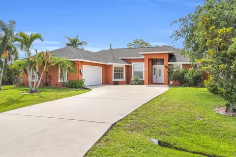 2522 SE Lyman Cir, Port Saint Lucie, FL 34952