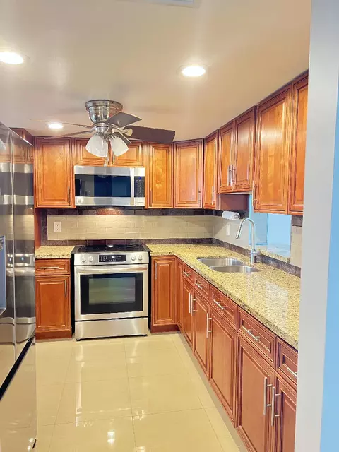 301 SE 3rd St #606, Dania Beach, FL 33004