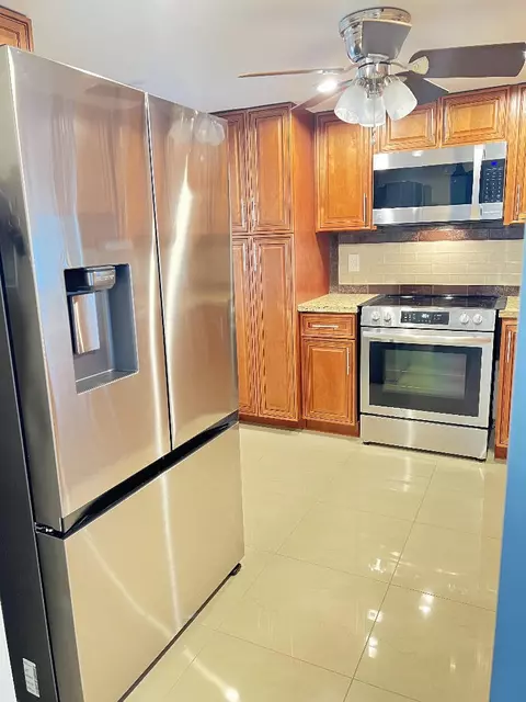 301 SE 3rd St #606, Dania Beach, FL 33004