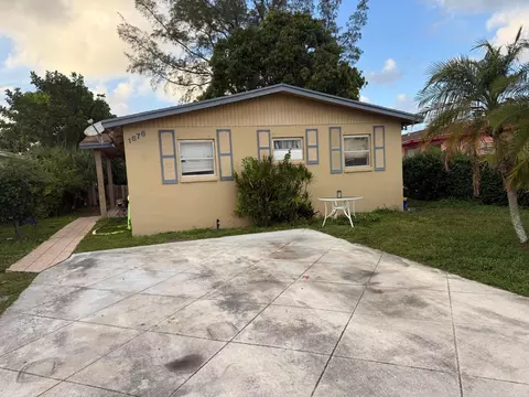 1676 W 10th St, Riviera Beach, FL 33404