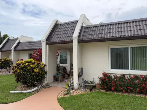 212 Lake Susan Ln, West Palm Beach, FL 33411