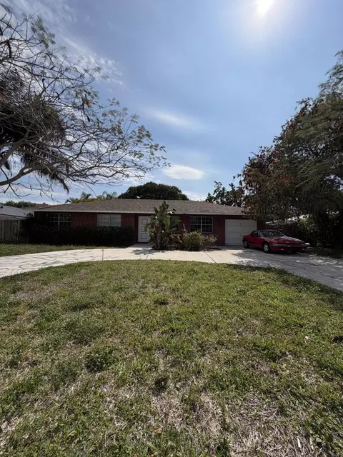 104 W Swan Pkwy Pkwy W, Royal Palm Beach, FL 33411