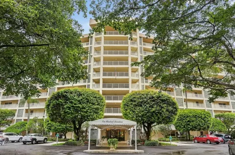 3499 Oaks Way #105, Pompano Beach, FL 33069