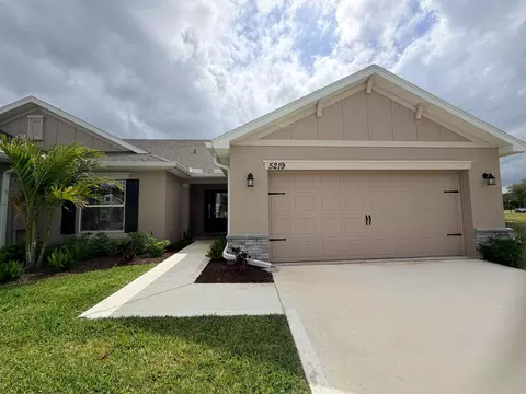 8642 Giovanni Ave, Fort Pierce, FL 34951
