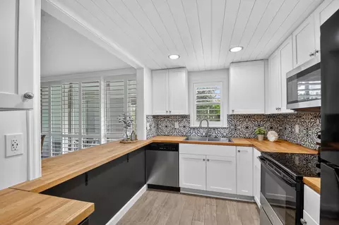 500 Davis Rd #37, Palm Springs, FL 33461